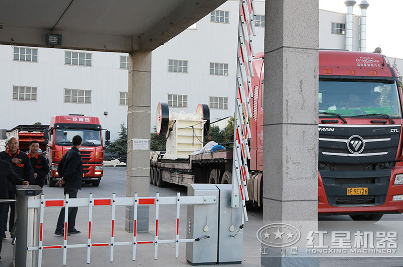 时产30-300吨的石料、石块碎石机一套多少钱？