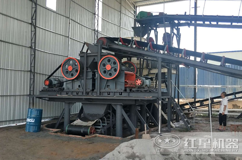 颚式碎裂设备的颚板有什么作用？宜采用哪种材料制作？